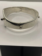 Left side view of Vintage Mid-Century Modern Sigi Pineda Double Hinge Bangle