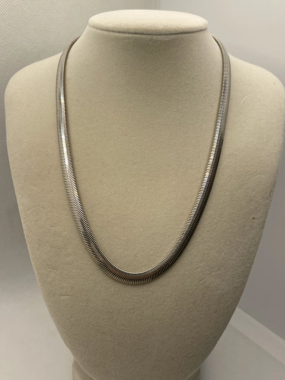 Gently Preowned 925 Sterling Silver Flat Snake Herringbone Chain