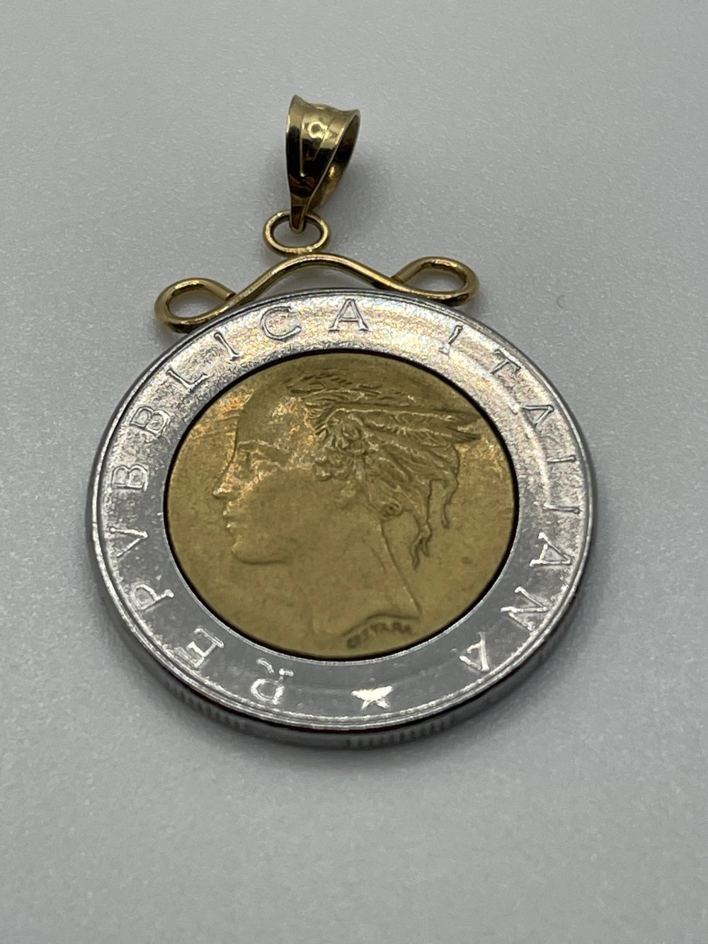 Vintage Repvbblica Italiana Bimetallic 500 Lire Coin Pendant by Laura Cretara 14K Bale with Repvbblica Italiana etched