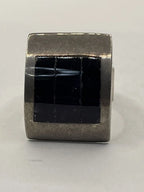 Front VIew of the Vintage Signed 925 DTR Jay King Desert Rose Trading Deep Purple Stone Sterling Modernist Ring