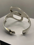 Top view of Vintage Genuine Alicia de la Paz Modernist Interlocking Silver Bangle Bracelet