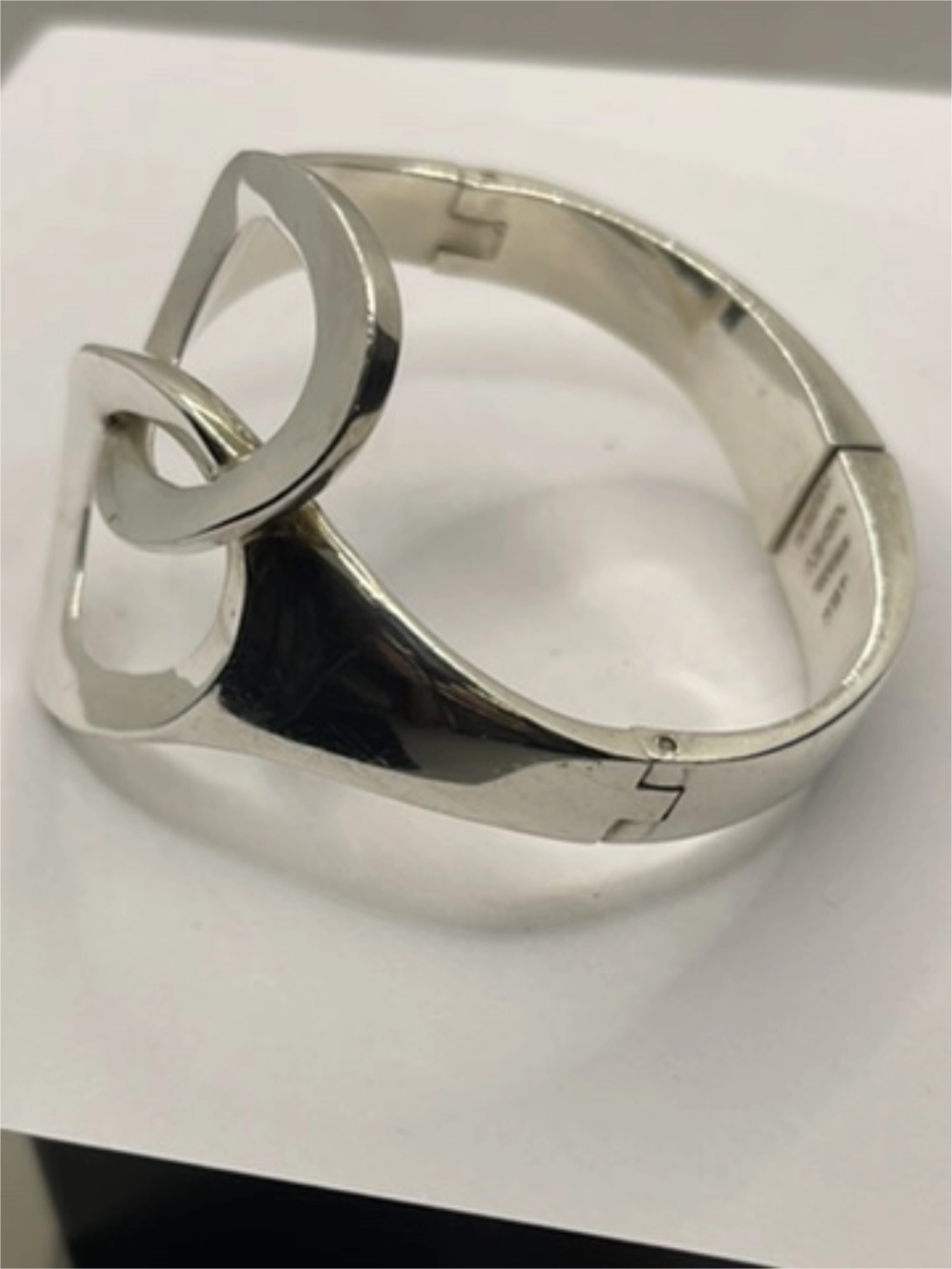 Side of Vintage Genuine Alicia de la Paz Modernist Interlocking Silver Bangle Bracelet