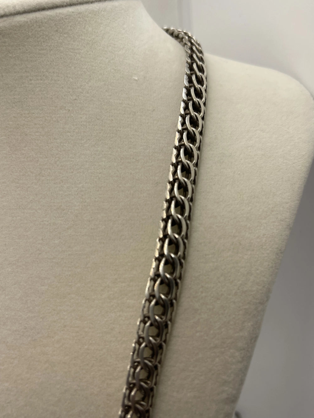 Closeup of the right portion of the Vintage Sterling Silver Spiga Wheat Chain Link Necklace 21"