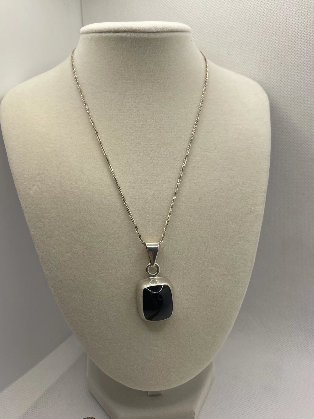 Vintage 925 Taxco Mexican Modernist Cushion Cut Black Onyx Pendant Necklace