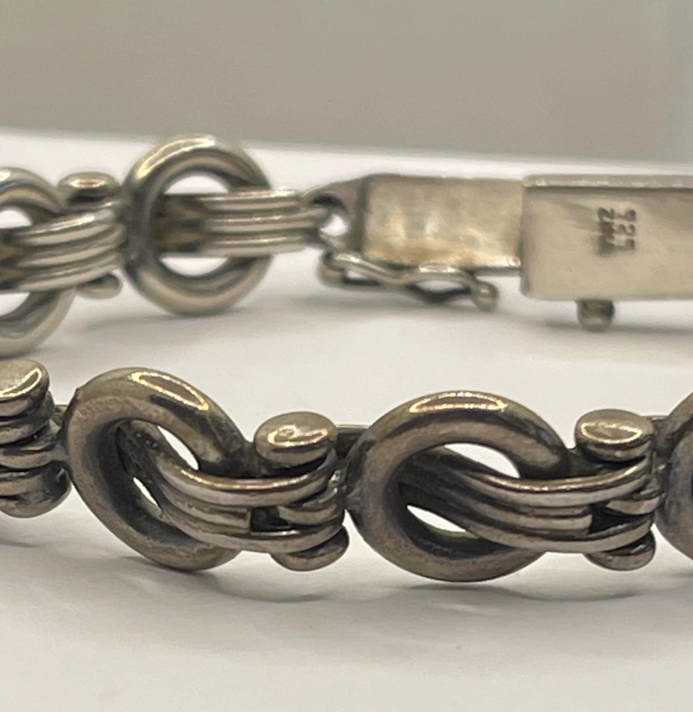Closeup of Vintage Zina 925 Sterling Silver Modernist Link Chain Bracelet