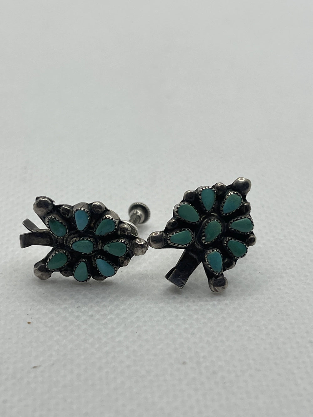 Vintage Zuni Pueblo Petit Point Turquoise Screwback Earrings